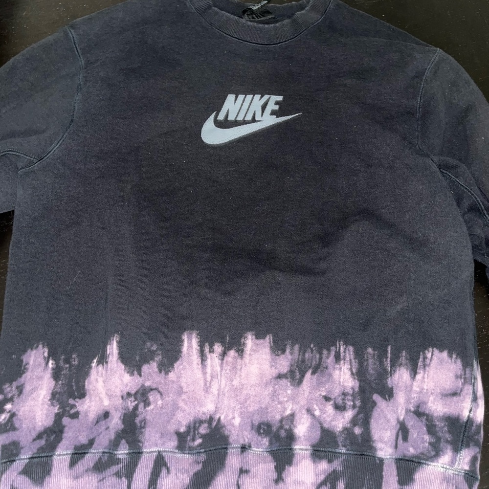 Selling men’s Nike sweater barely worn